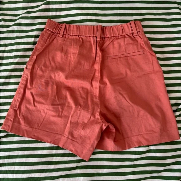 Uniqlo high waist shorts - Picture 3 of 3
